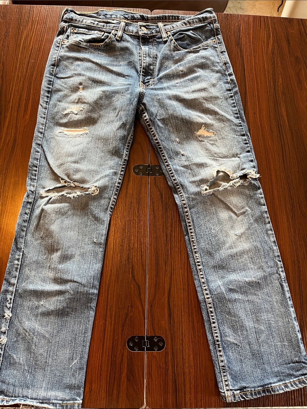 Levi’s 514 Distressed Light Blue Men’s Jeans 34x29
